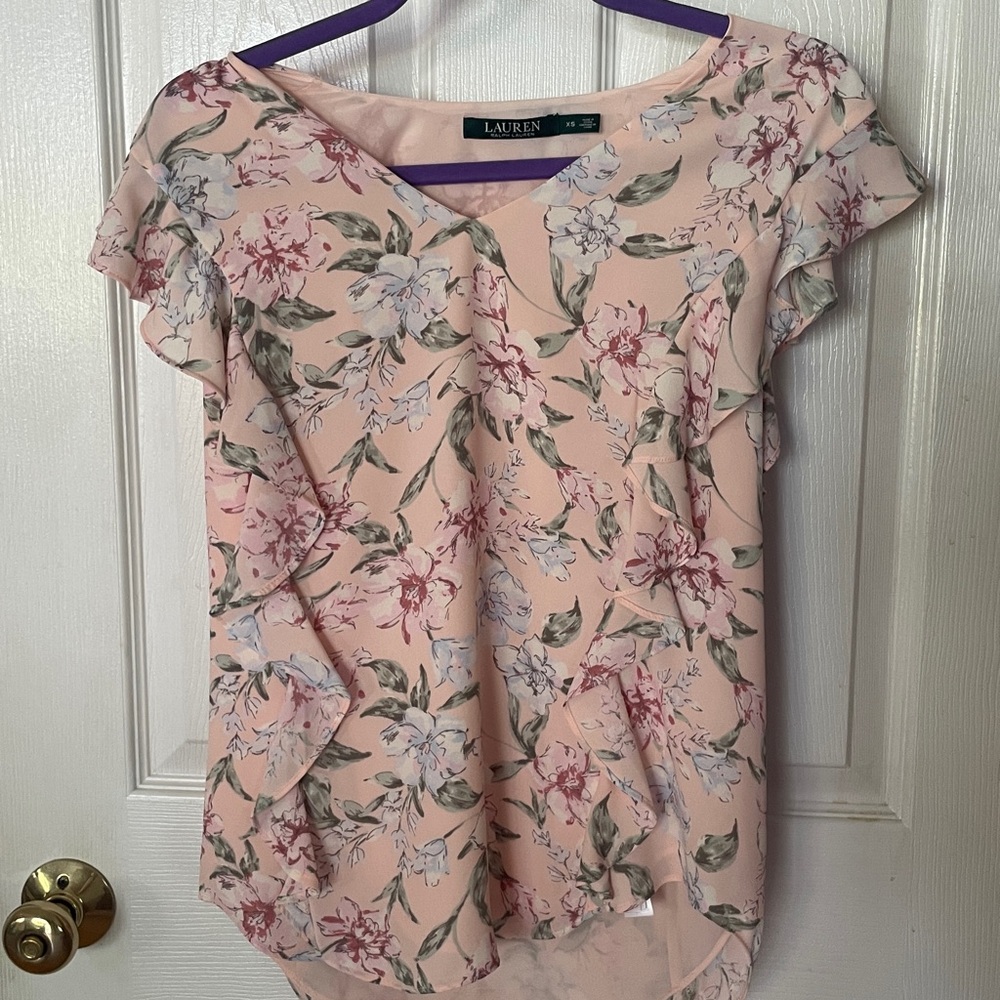 LAUREN Ralph Lauren like new! Feminine and elegant floral ruffle top blouse